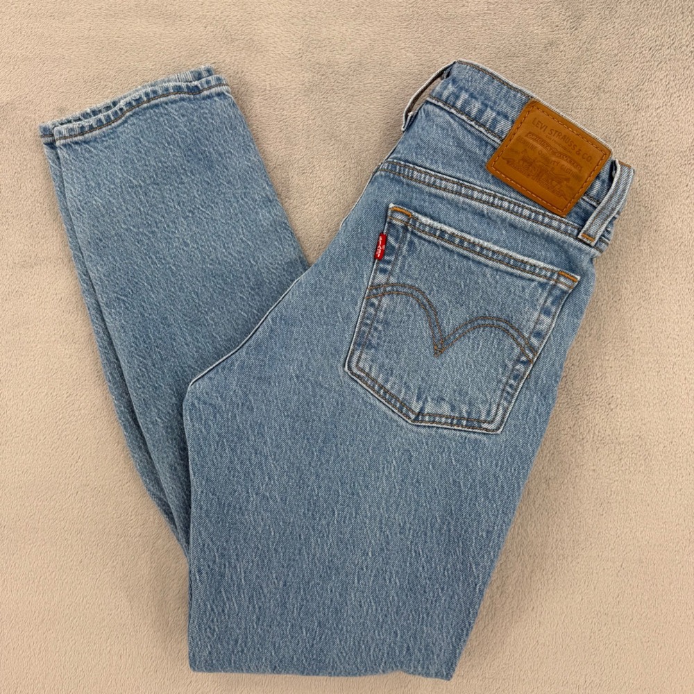 Levis Premium Wedgie Straight Distressed Jeans Blue Ripped Knee‎ Women's Sz W 25
